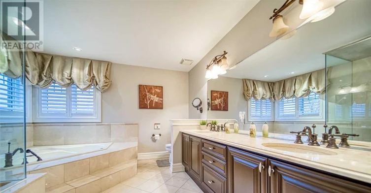 18 Soleil Boulevard, Aurora, ON, L4G 0H4 - 18