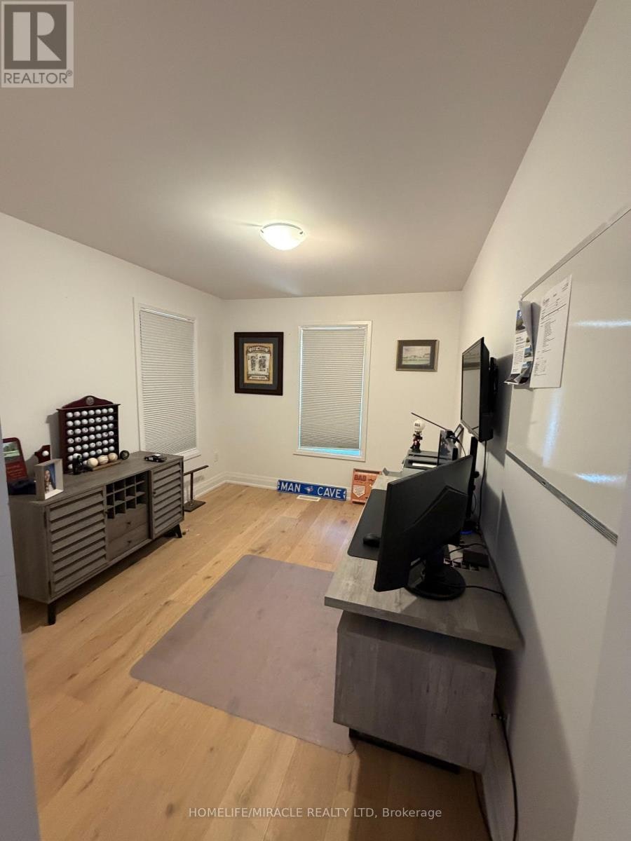 2 Stonehart Lane, Barrie, ON, L4M 7E8 - 7
