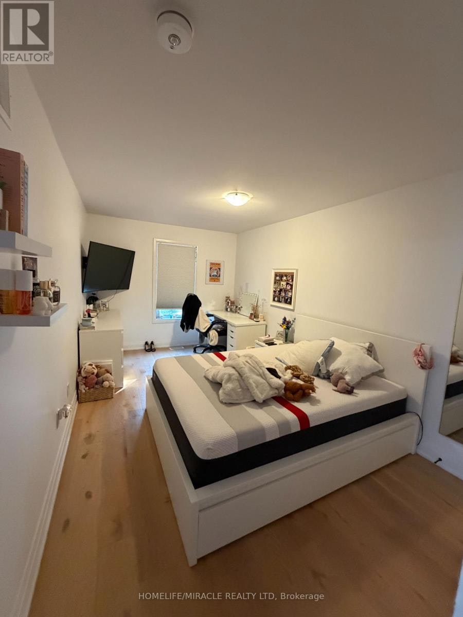 2 Stonehart Lane, Barrie, ON, L4M 7E8 - 2