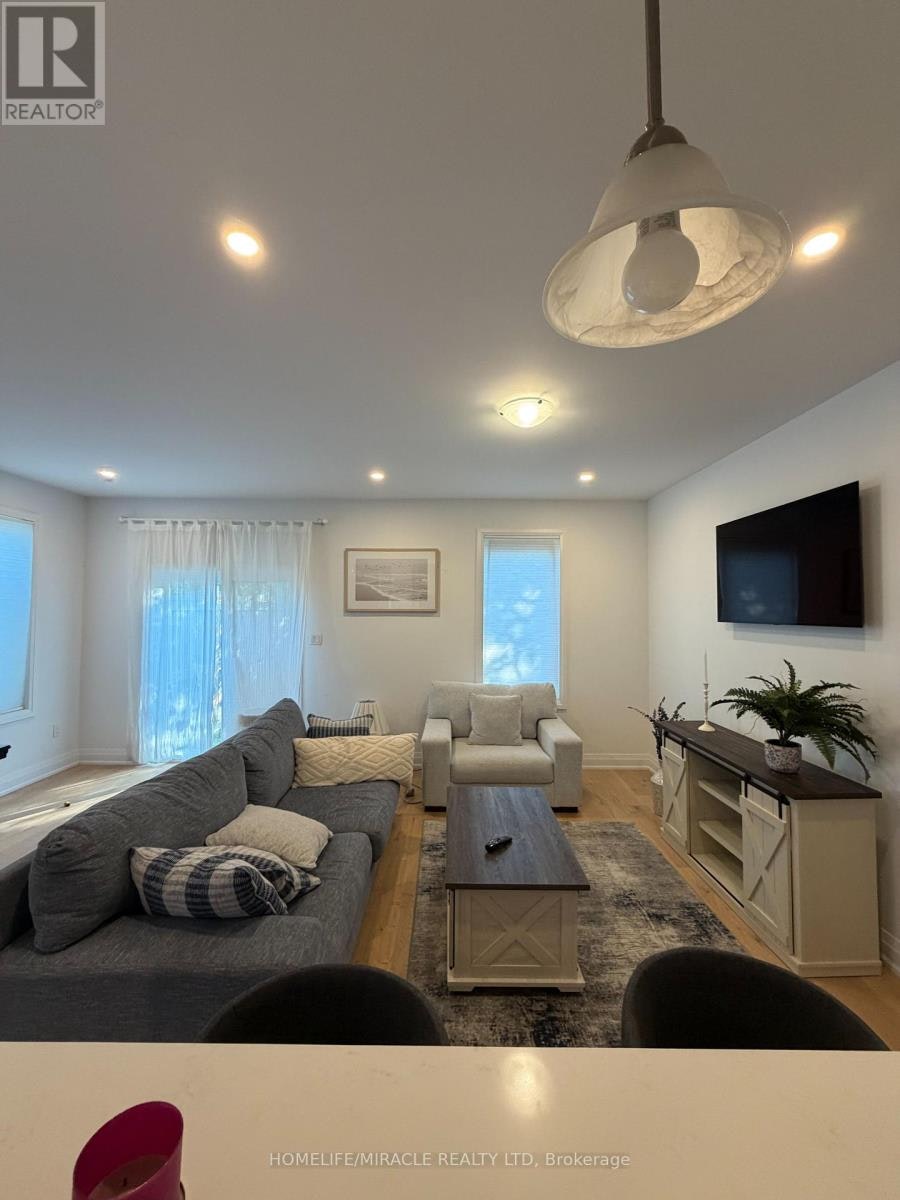 2 Stonehart Lane, Barrie, ON, L4M 7E8 - 4