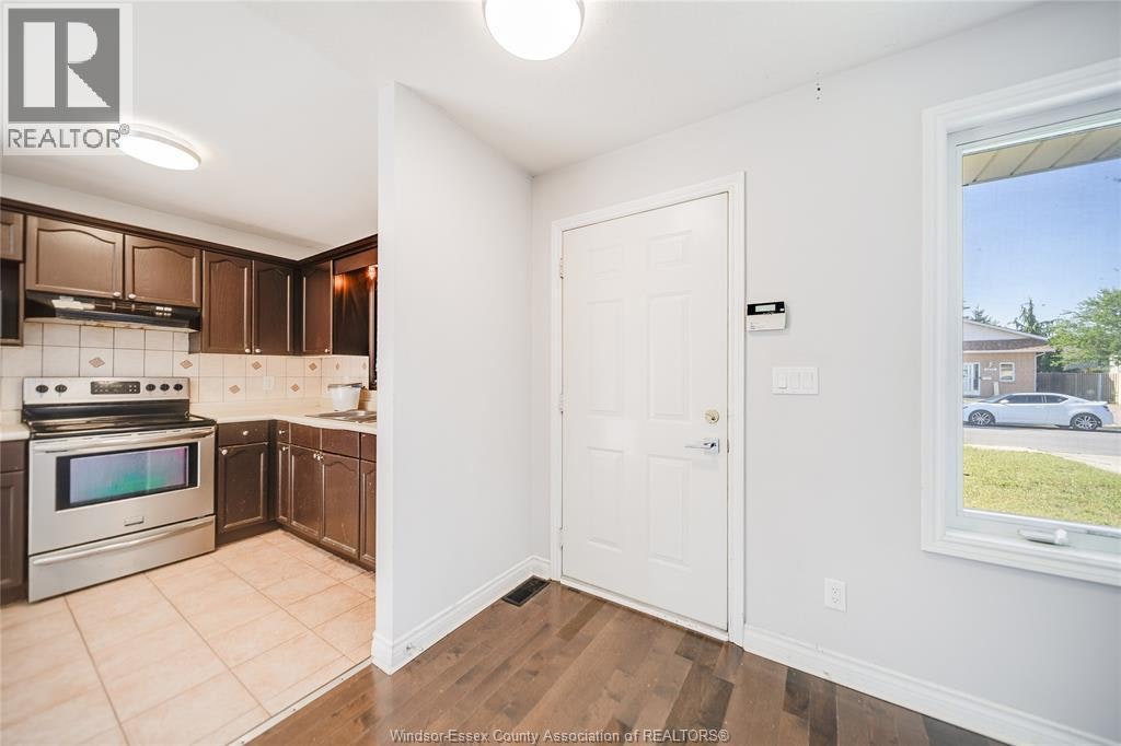 1465 Foster Avenue, Windsor, ON, N8W 5P8 - 6