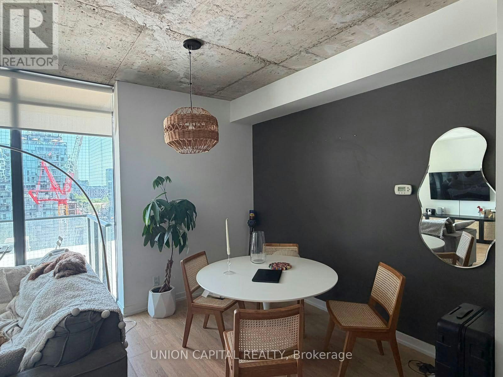 818-95 Bathurst Street, Toronto, ON, M5V 0S7 - 2