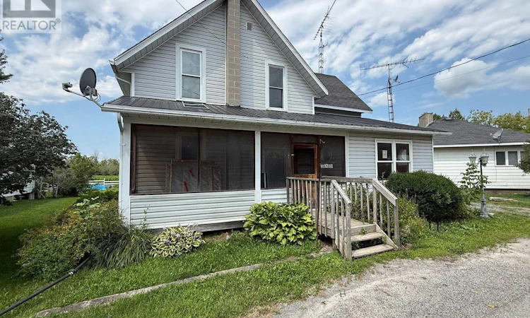 12 Circle Drive S