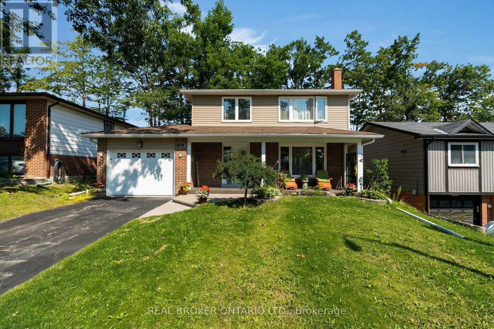 40 Farmingdale Crescent, Barrie, ON, L4M 5E5