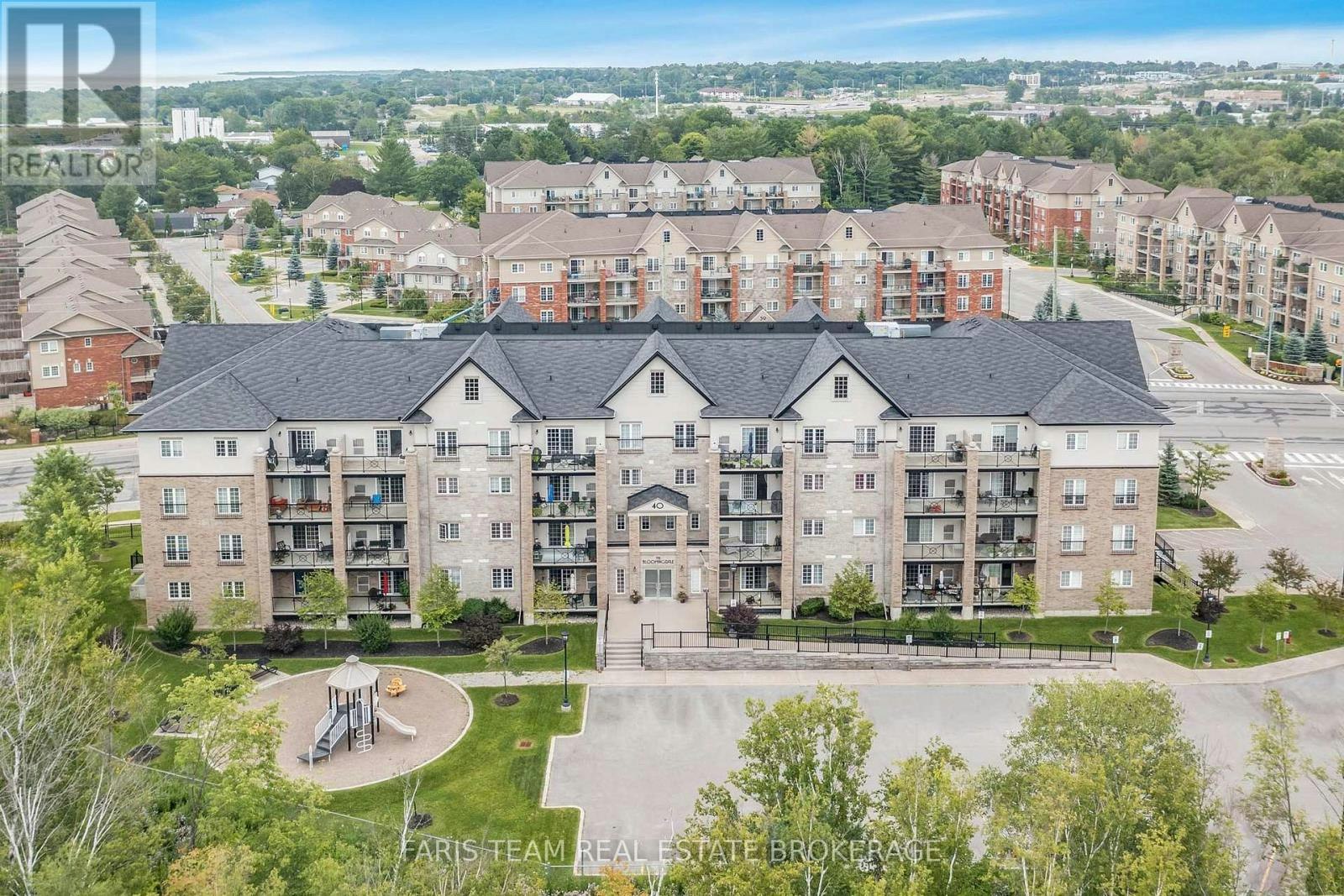 210-40 Ferndale Drive S, Barrie, ON, L4N 2L3