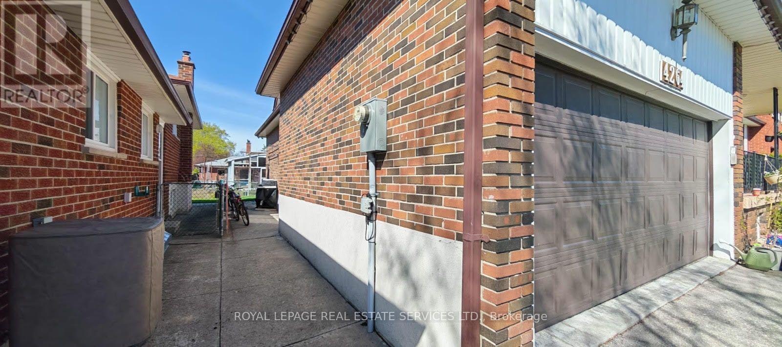 BASEMENT-4264 Brandon Gate Drive, Mississauga, ON, L4T 3K4 - 3