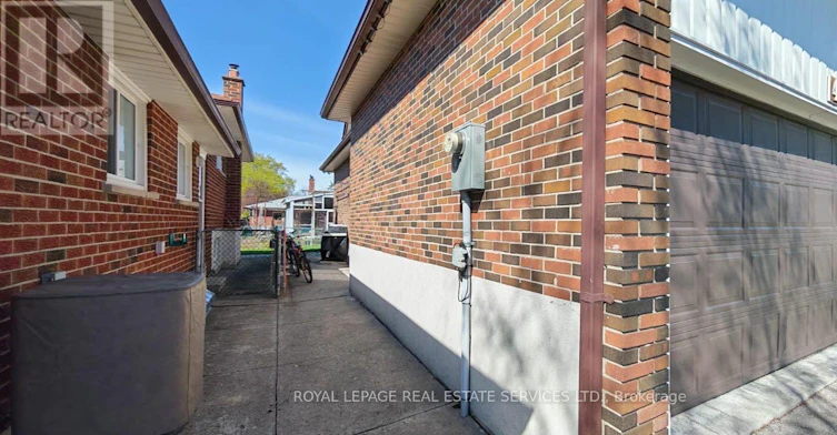BASEMENT-4264 Brandon Gate Drive, Mississauga, ON, L4T 3K4 - 3