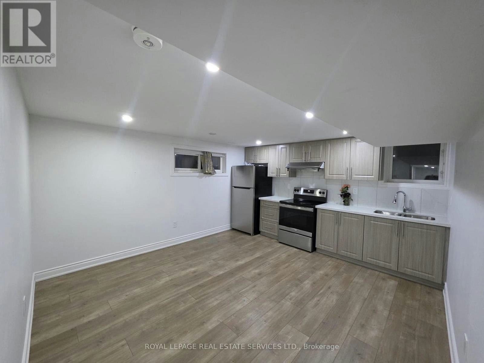 BASEMENT-4264 Brandon Gate Drive, Mississauga, ON, L4T 3K4 - 7