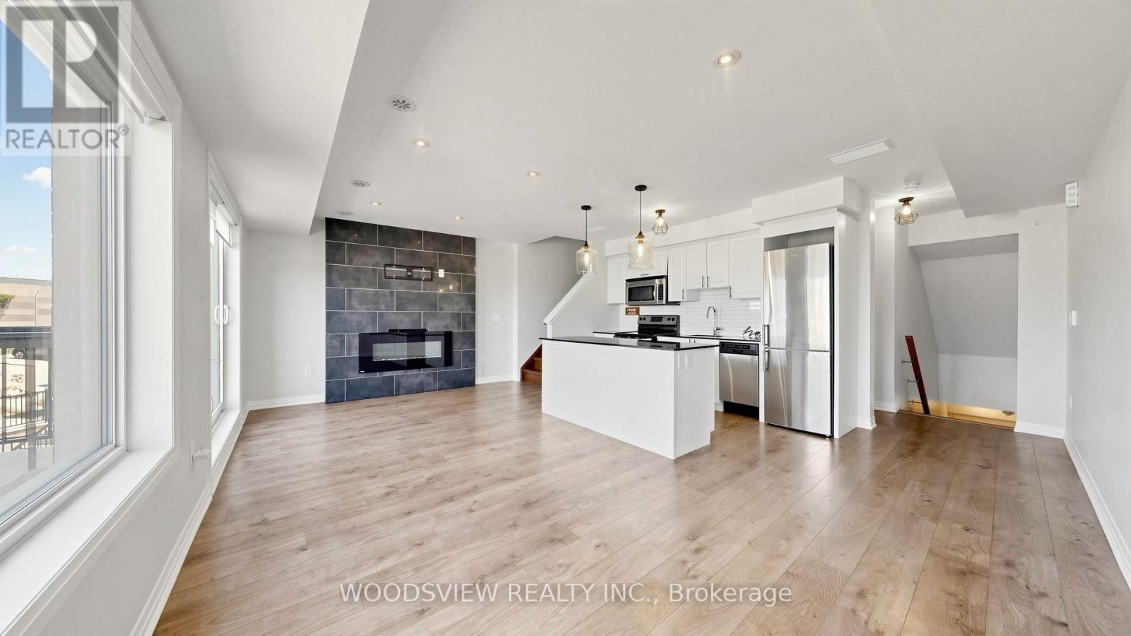 9-185 William Duncan Road, Toronto, ON, M3K 0B7