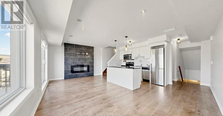 9-185 William Duncan Road, Toronto, ON, M3K 0B7