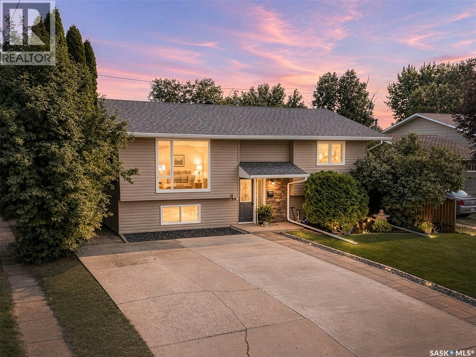 951 Holdsworth Crescent, Moose Jaw, SK, S6H 6T8