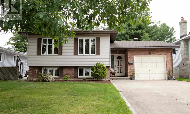 292 Parkland Crescent