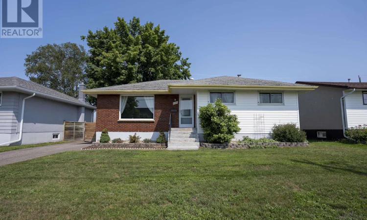 139 Churchill Drive W