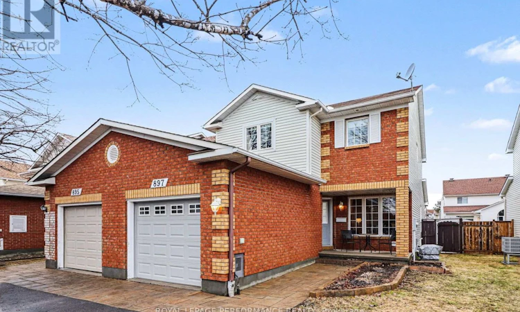 897 Paradise Crescent