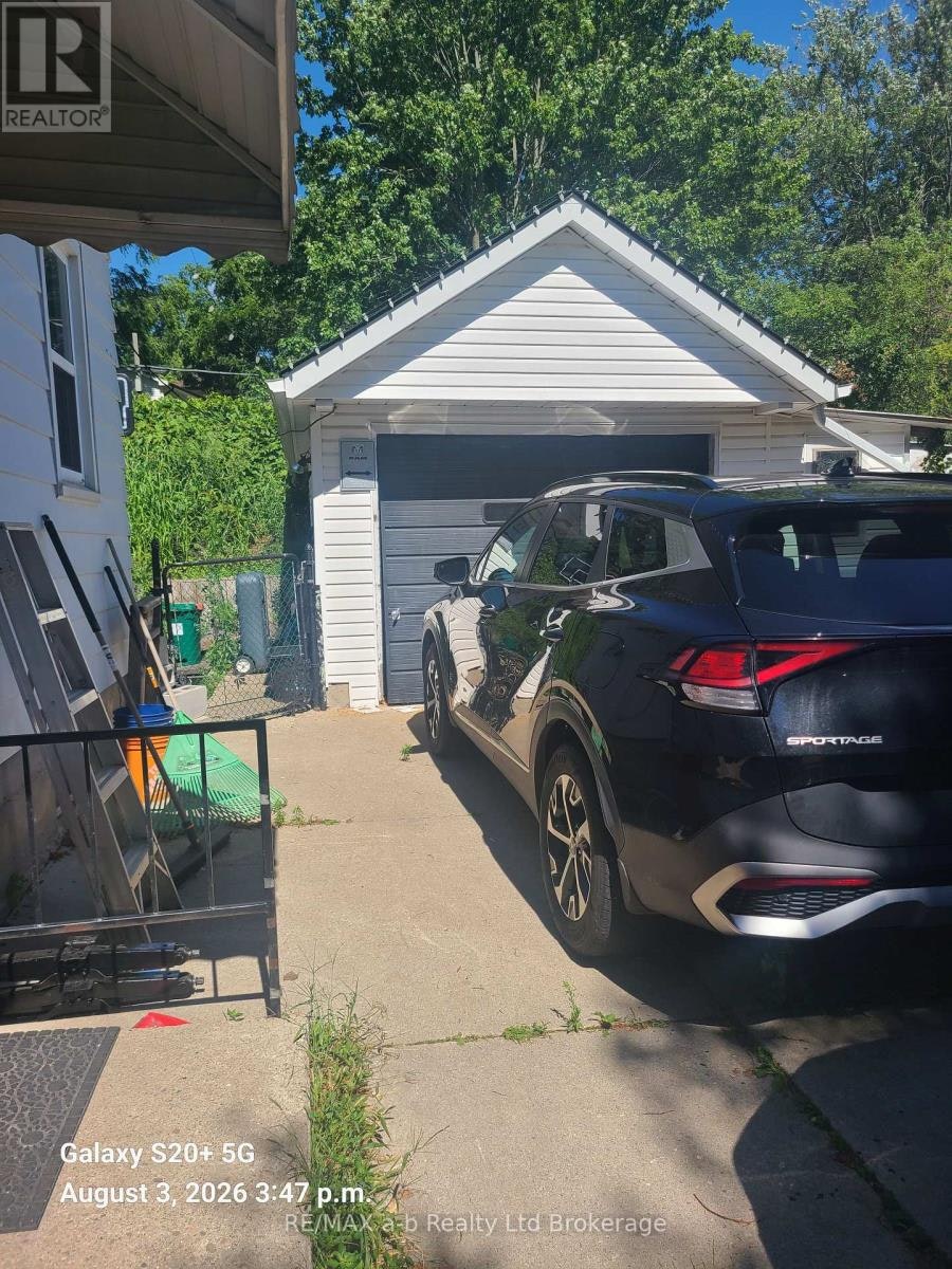 75 South Street, Woodstock, ON, N4S 3L3 - 2