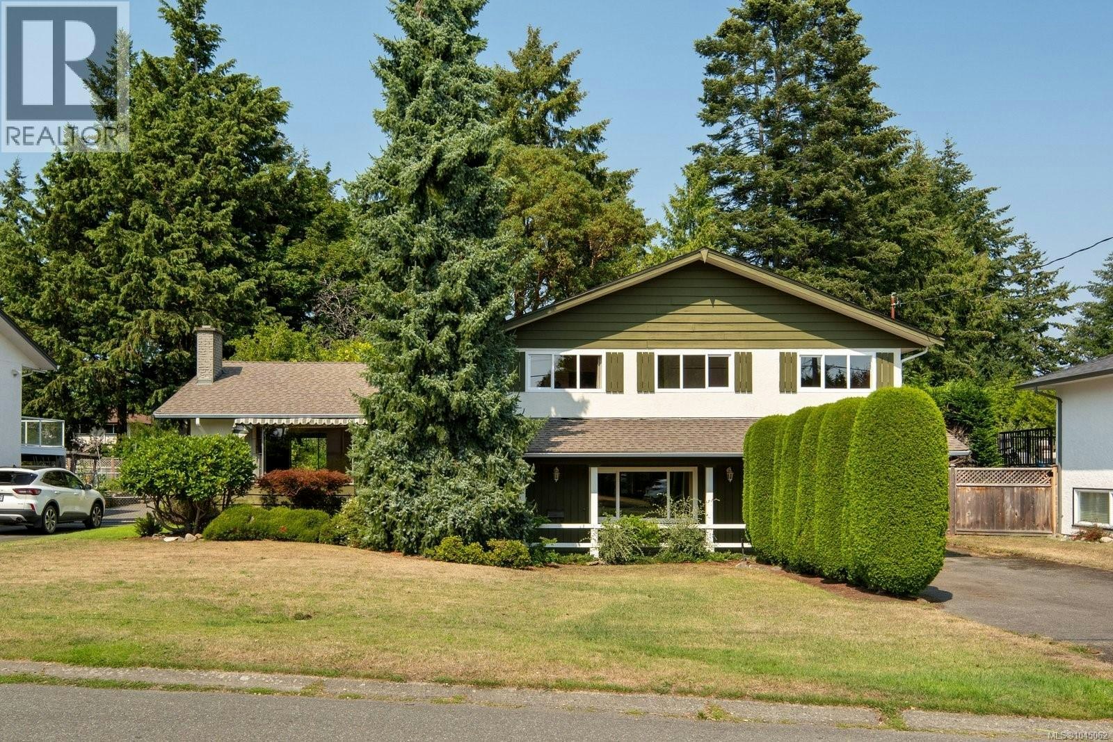 2045 San Rafael Crescent, Saanich, BC, V8N 2H7