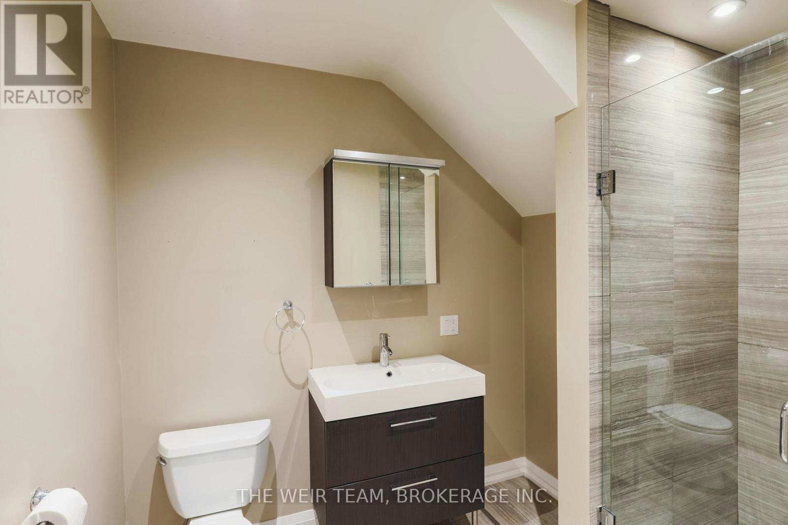 MAIN-672 Broadview Avenue, Toronto, ON, M4K 2P1 - 15