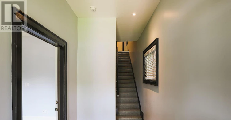 MAIN-672 Broadview Avenue, Toronto, ON, M4K 2P1 - 3
