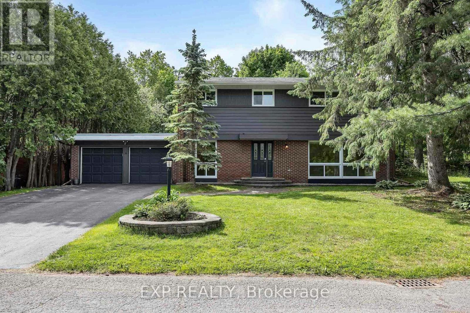 14 Carr Crescent, Ottawa, ON, K2K 1K4