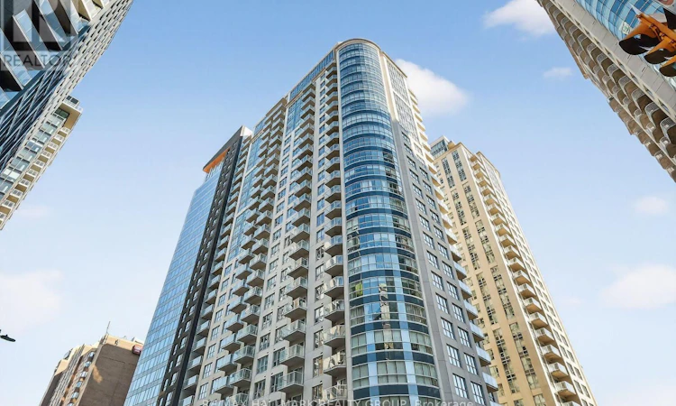 1501-242 Rideau Street