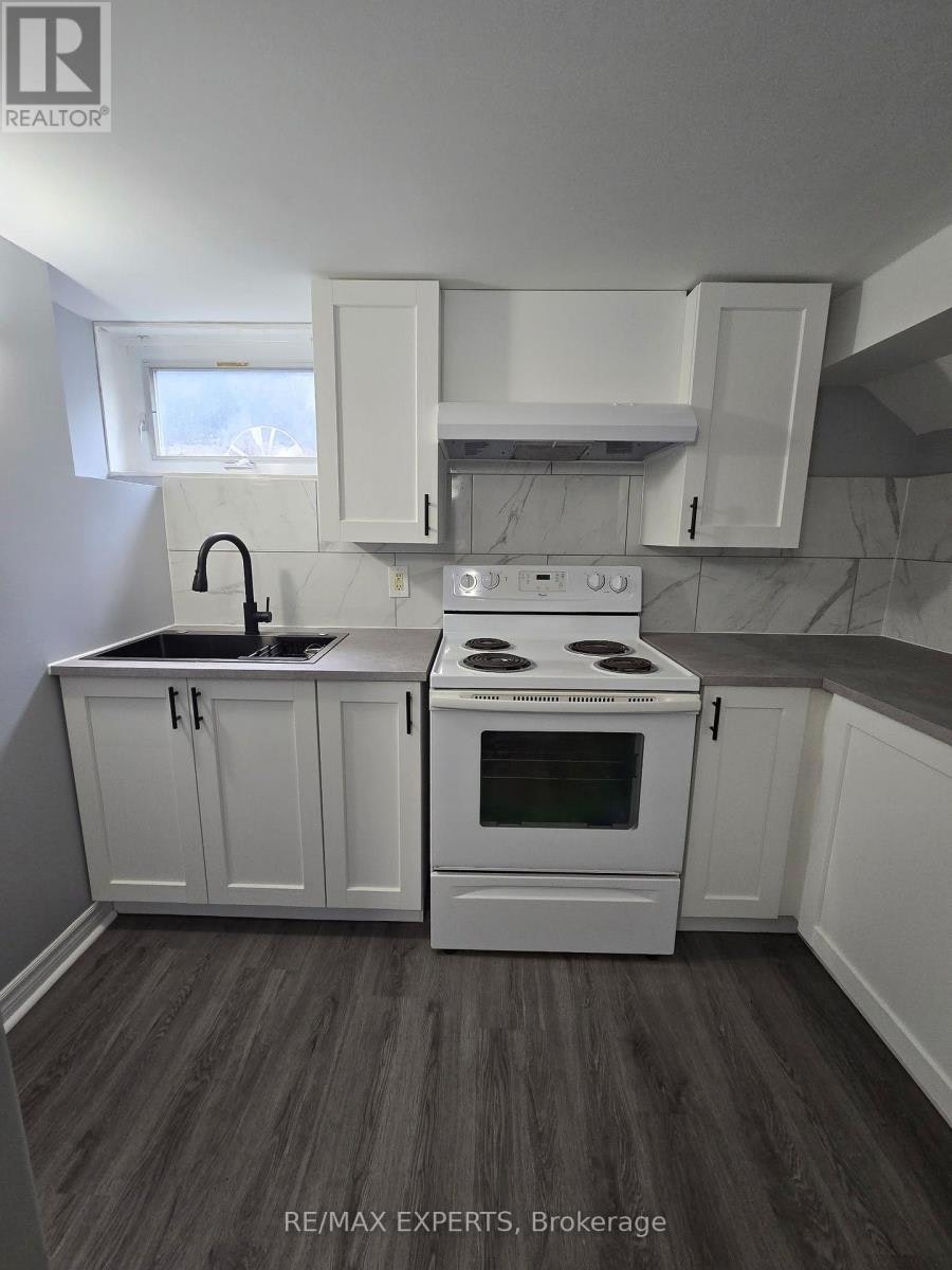 106 Sheldon Avenue, Newmarket, ON, L3Y 2L4