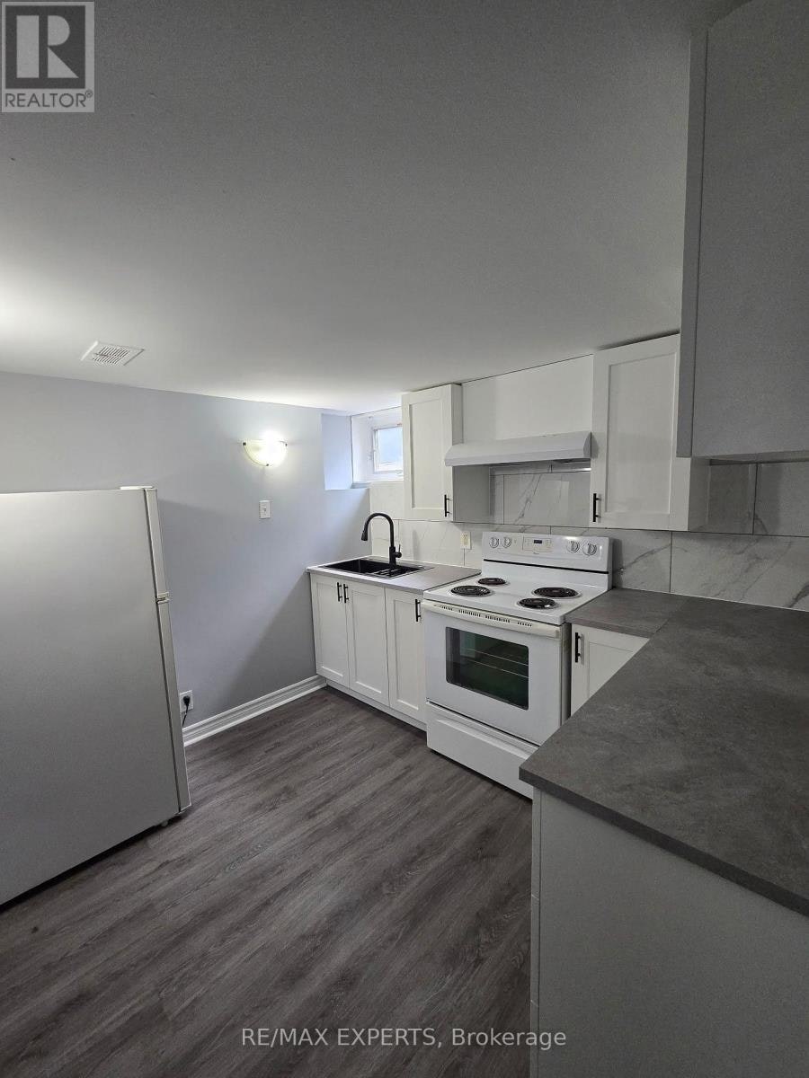 106 Sheldon Avenue, Newmarket, ON, L3Y 2L4 - 2