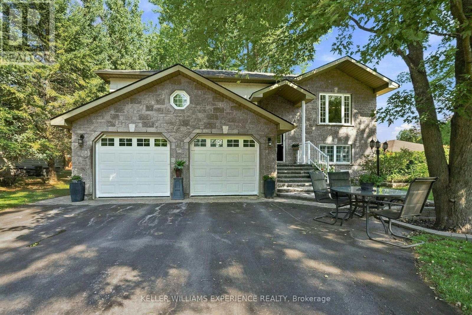 2438 Amigo Drive, Severn, ON, L3V 0T9