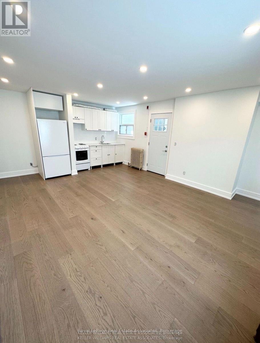 4-237 Lakeshore Road E, Mississauga, ON, L5G 1G8 - 5