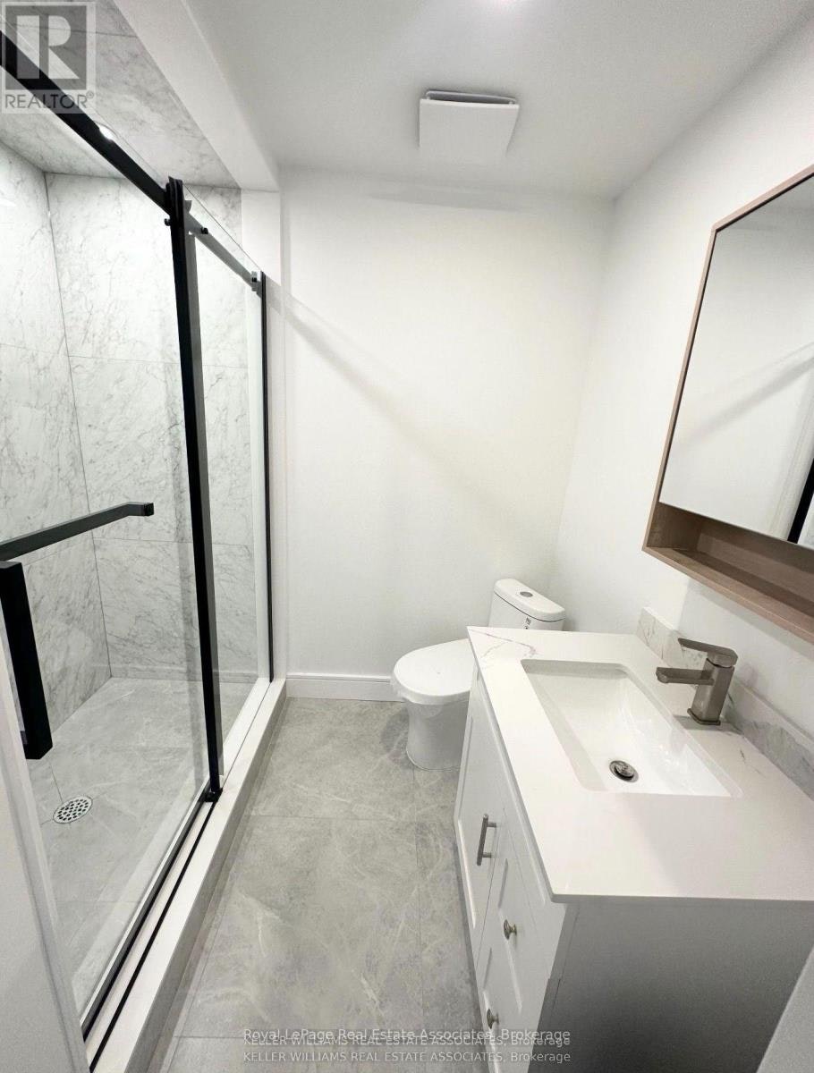 4-237 Lakeshore Road E, Mississauga, ON, L5G 1G8 - 3