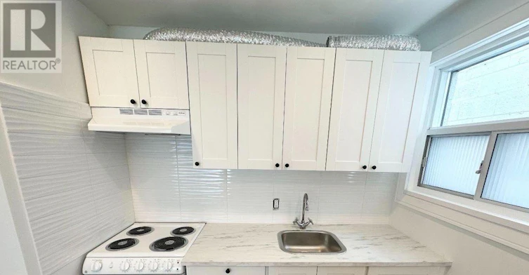 4-237 Lakeshore Road E, Mississauga, ON, L5G 1G8 - 2