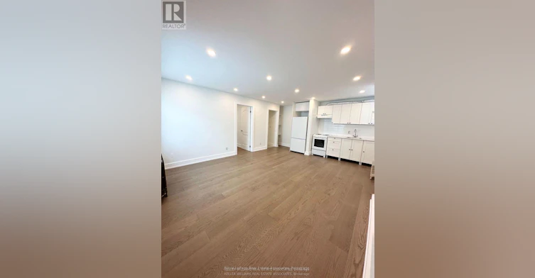 4-237 Lakeshore Road E, Mississauga, ON, L5G 1G8