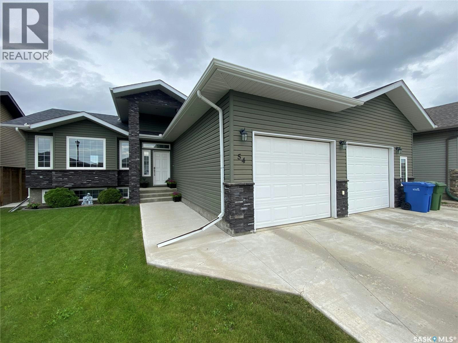 54 Madge Way, Yorkton, SK, S3N 3J8