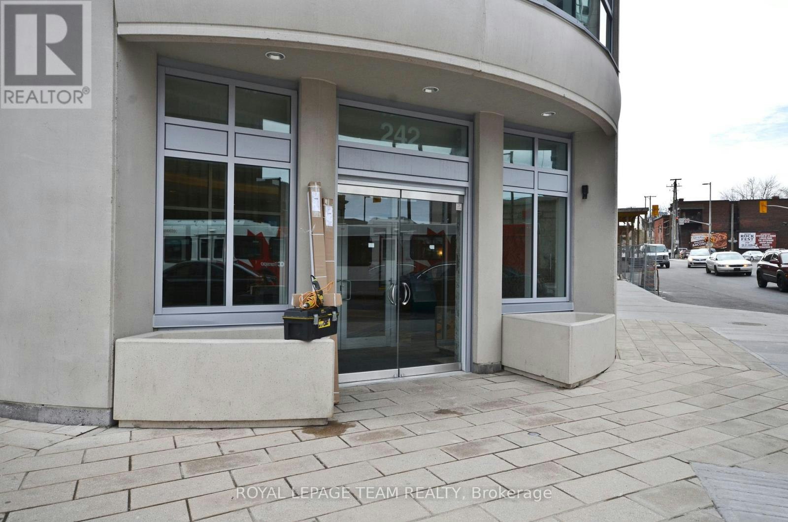 404-242 Rideau Street, Ottawa, ON, K1N 0B7 - 2