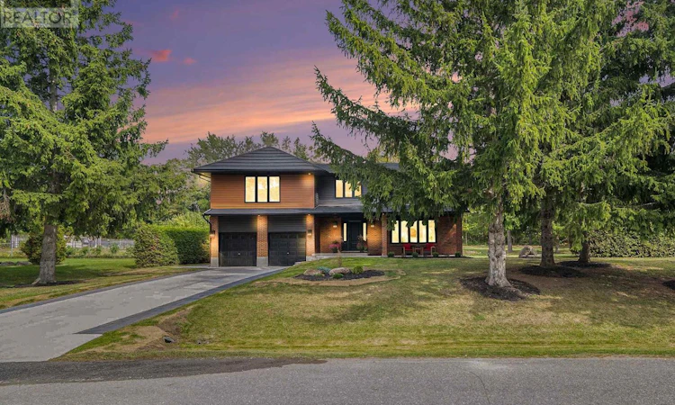 19 Newland Drive E
