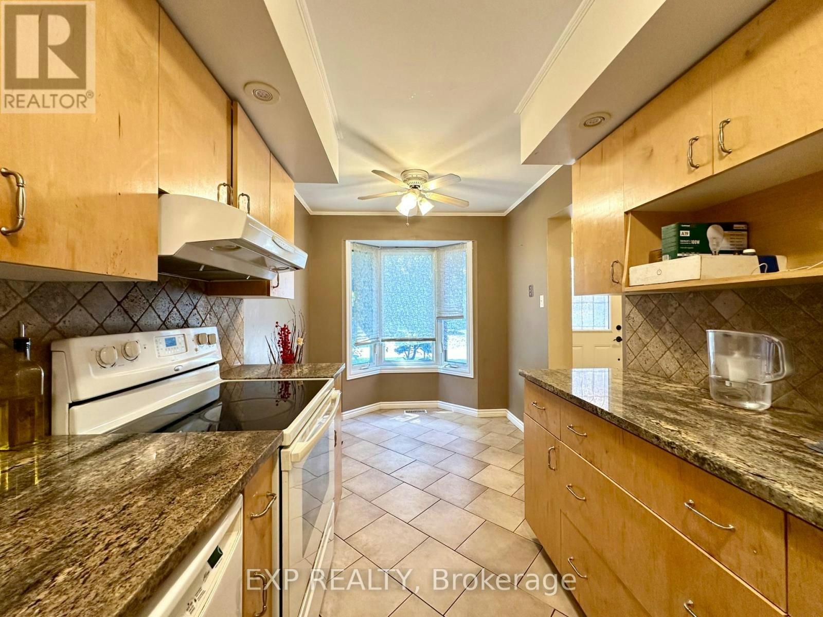 35 Barra Avenue, Ottawa, ON, K2L 2R9 - 10