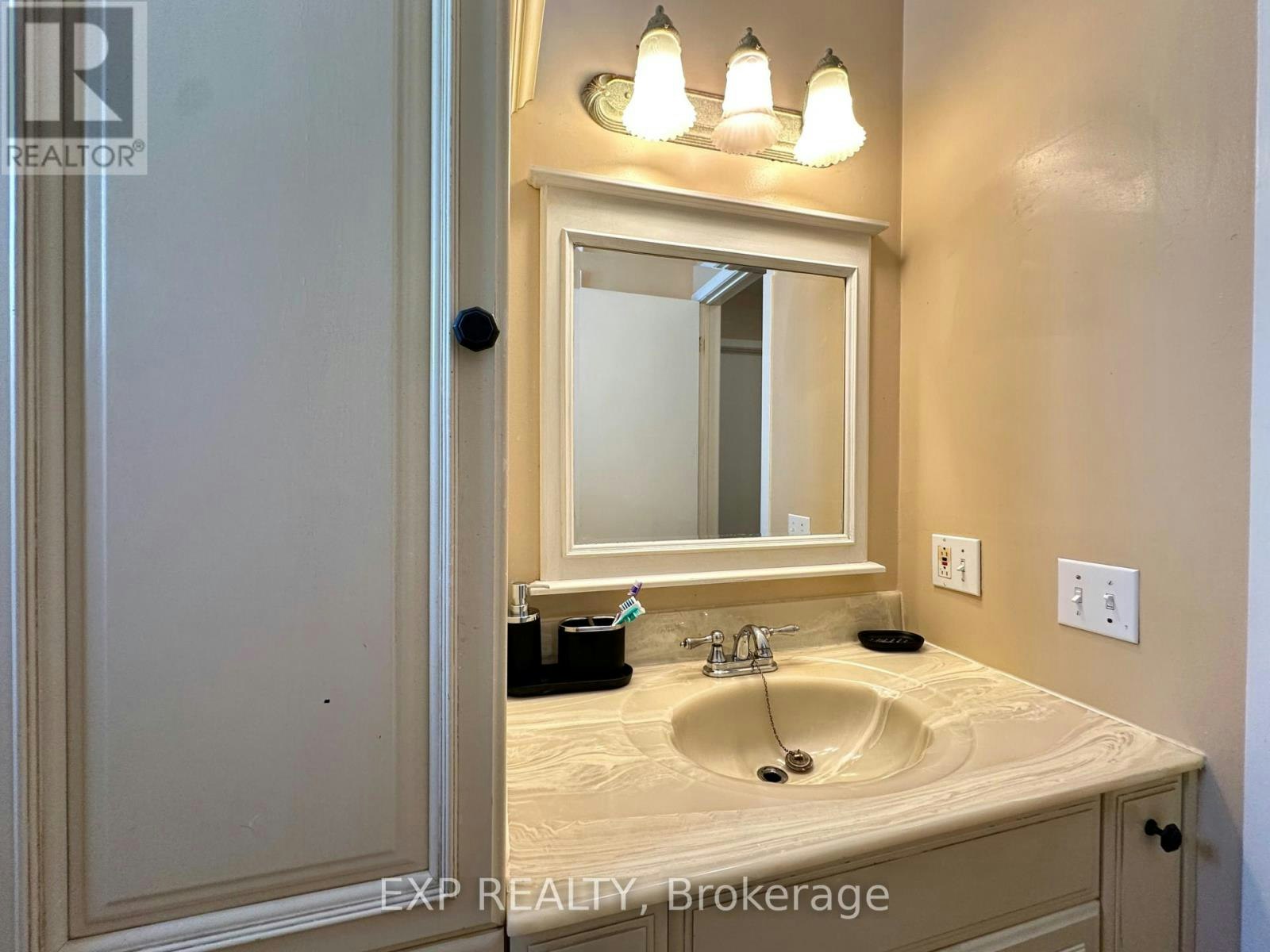 35 Barra Avenue, Ottawa, ON, K2L 2R9 - 23