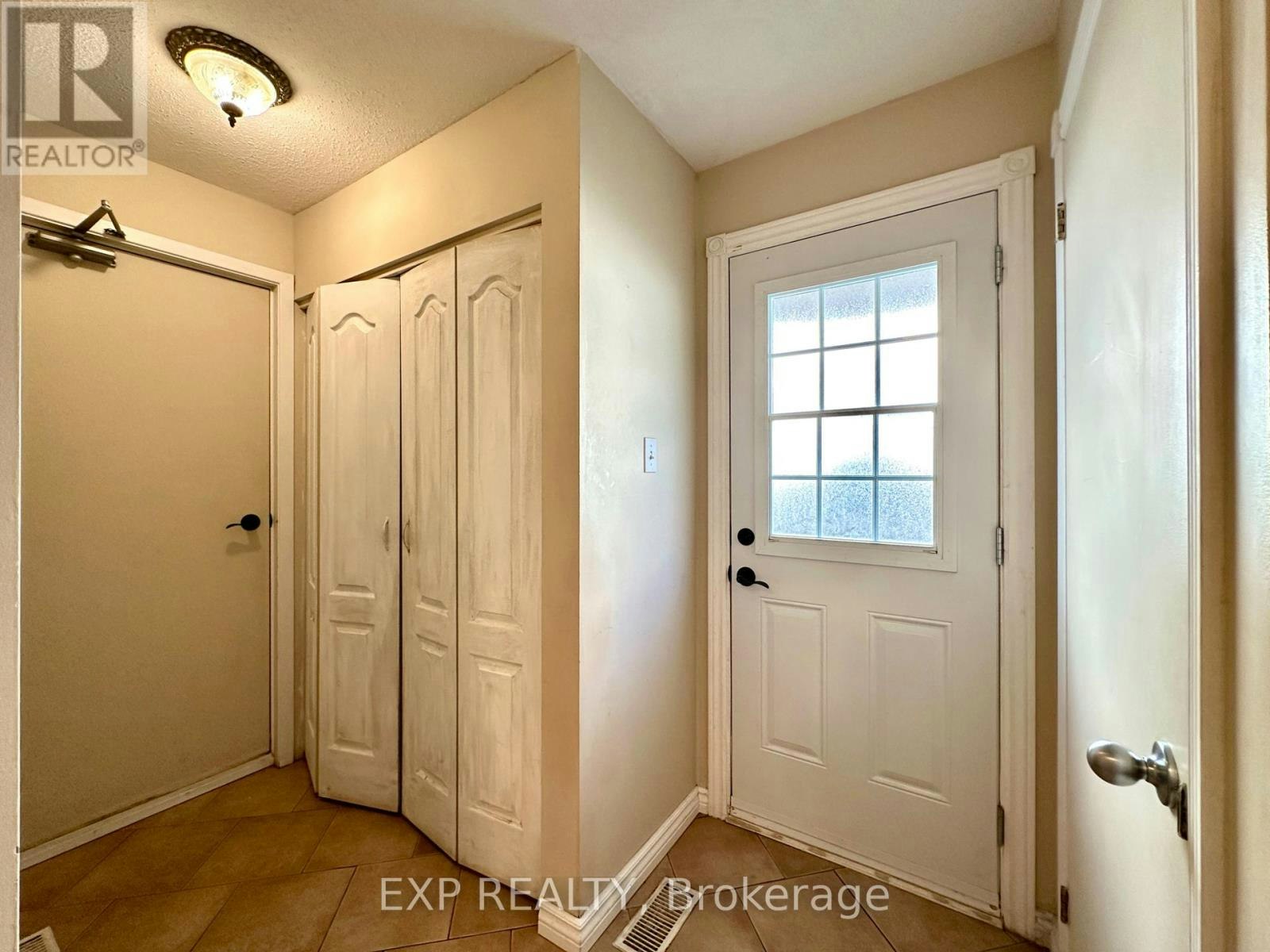 35 Barra Avenue, Ottawa, ON, K2L 2R9 - 13