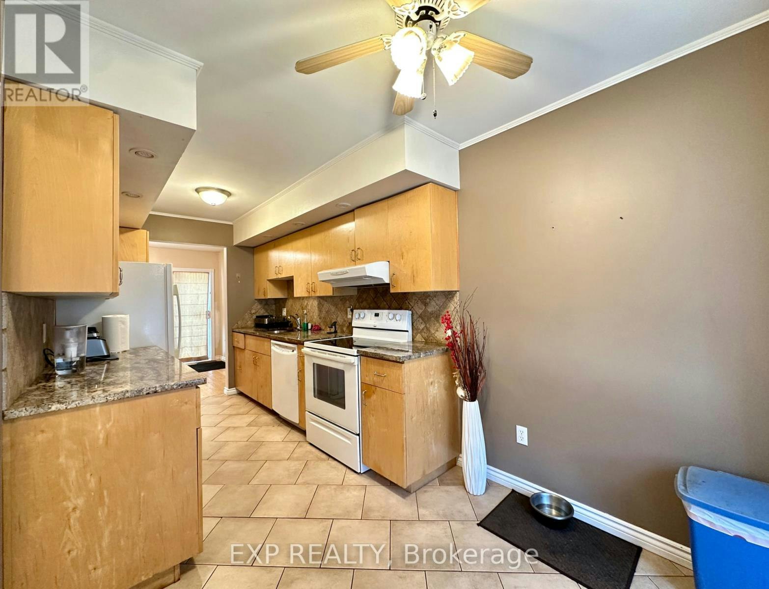 35 Barra Avenue, Ottawa, ON, K2L 2R9 - 9