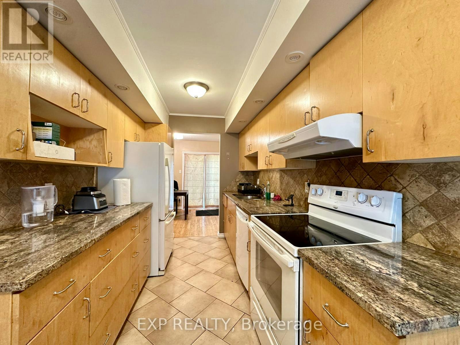 35 Barra Avenue, Ottawa, ON, K2L 2R9 - 11