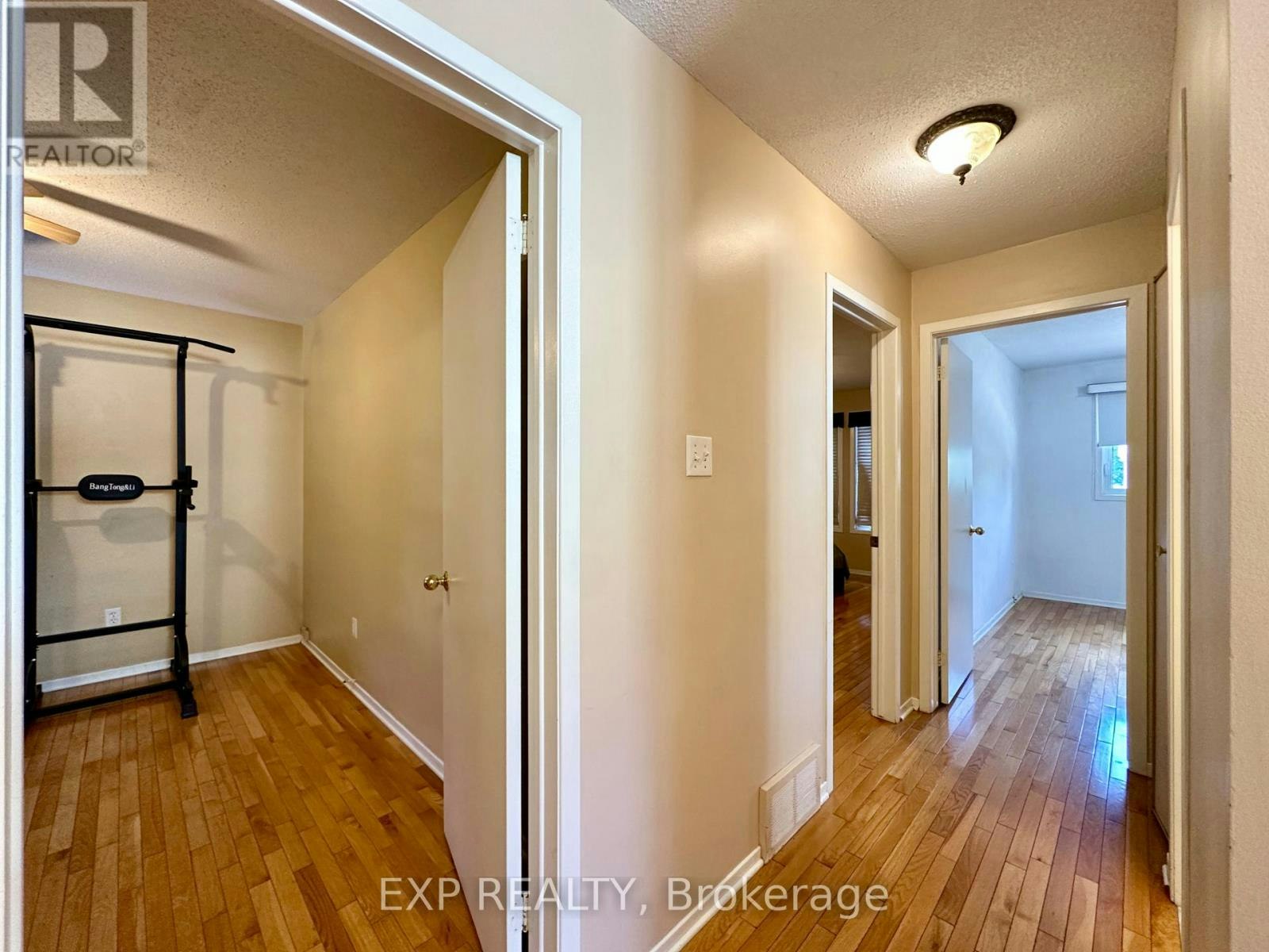 35 Barra Avenue, Ottawa, ON, K2L 2R9 - 22