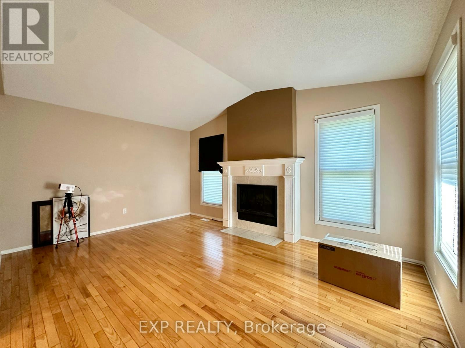 35 Barra Avenue, Ottawa, ON, K2L 2R9 - 2