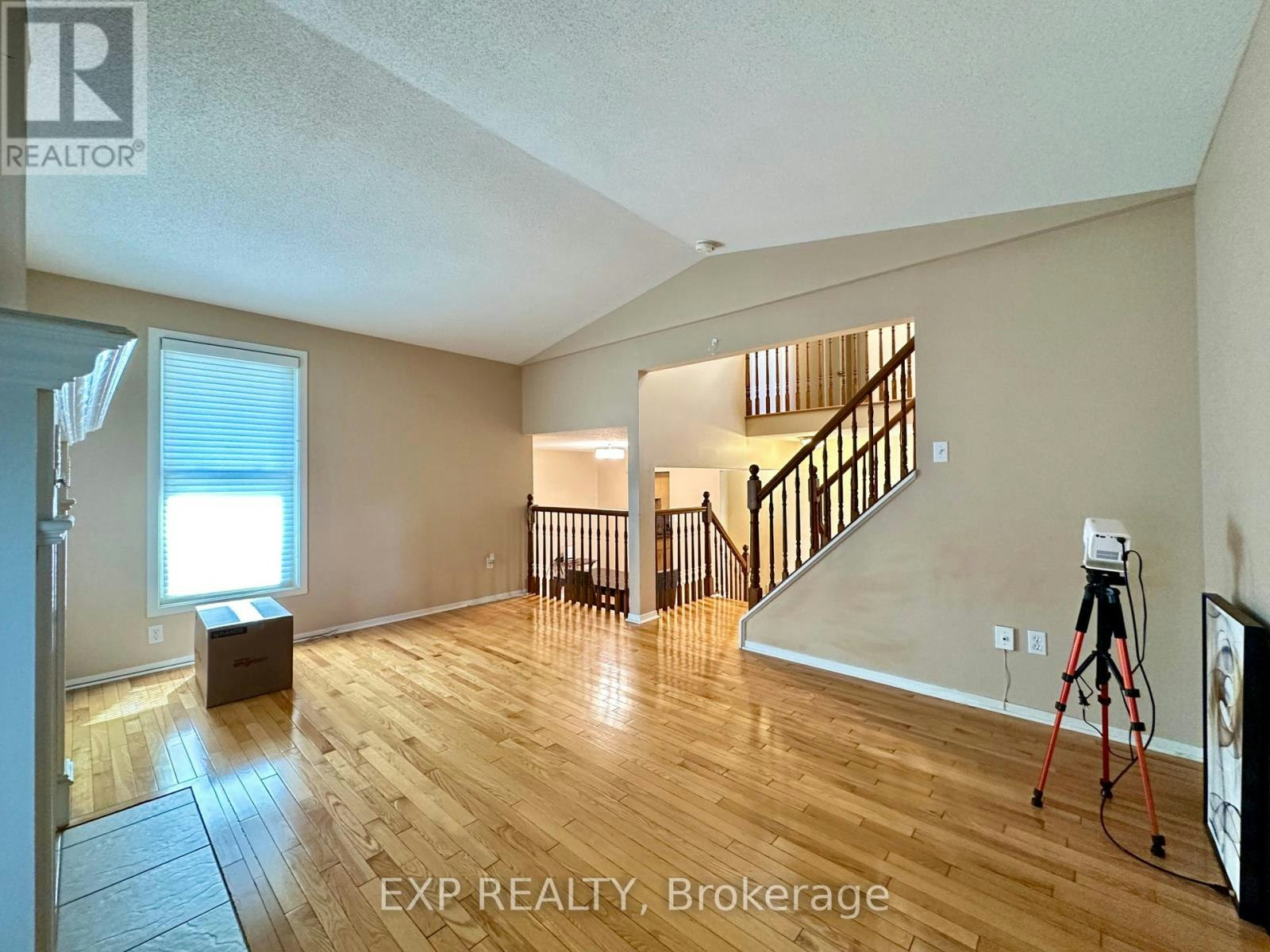 35 Barra Avenue, Ottawa, ON, K2L 2R9 - 3