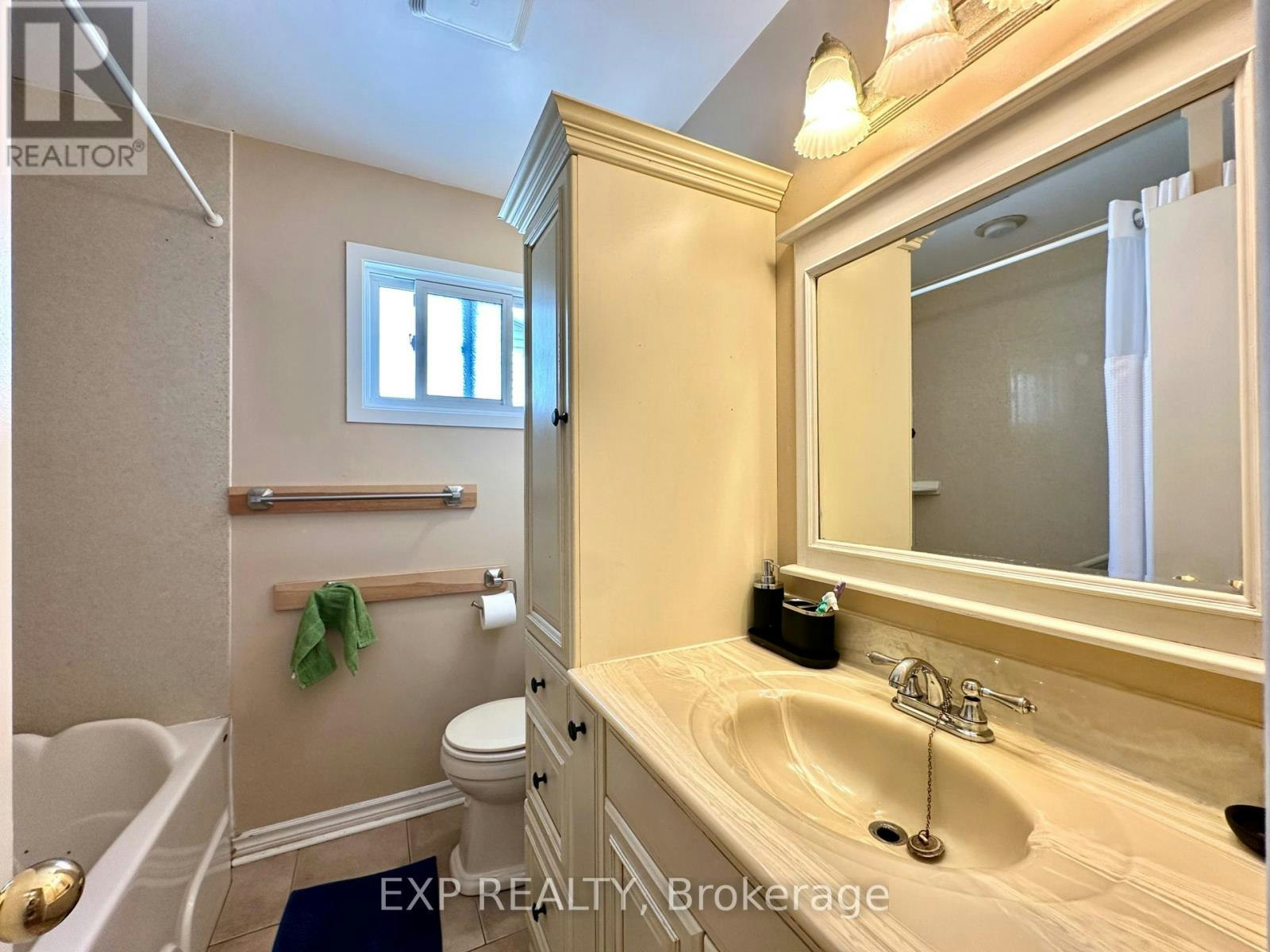 35 Barra Avenue, Ottawa, ON, K2L 2R9 - 24