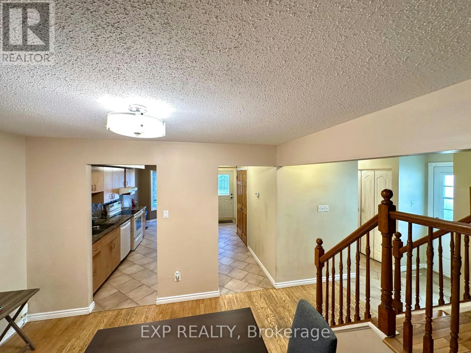 35 Barra Avenue, Ottawa, ON, K2L 2R9 - 8