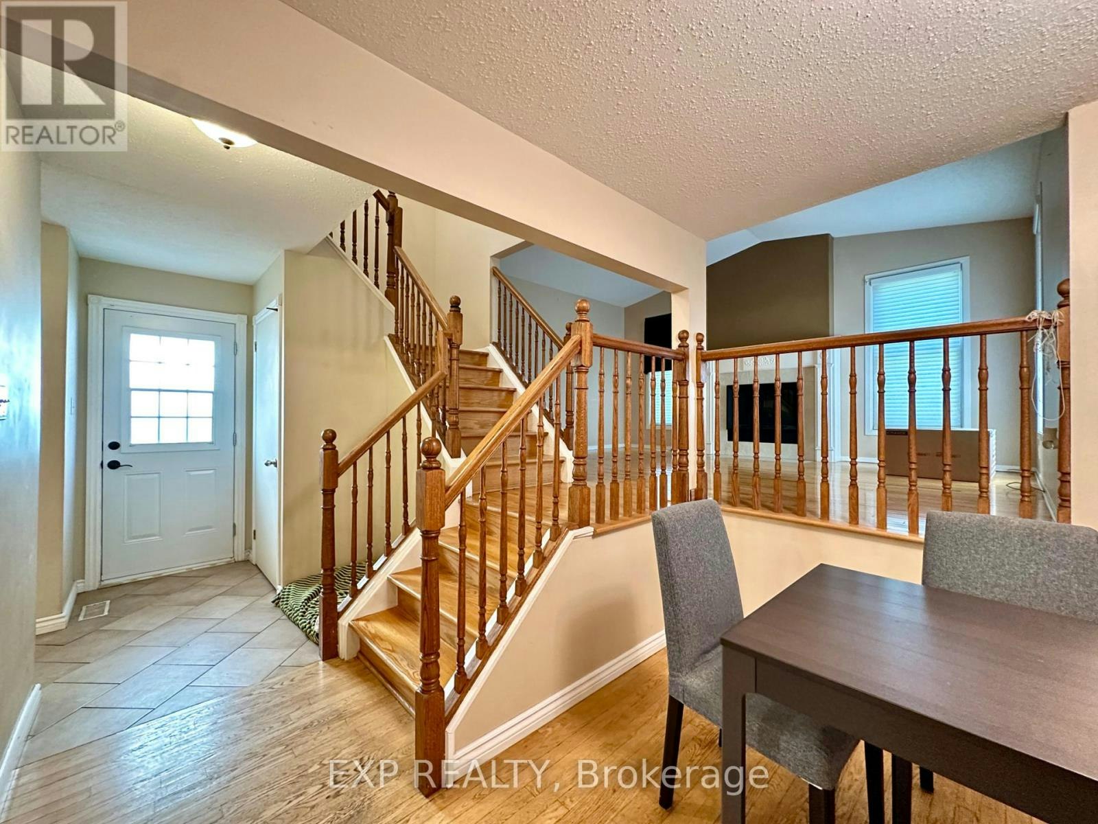 35 Barra Avenue, Ottawa, ON, K2L 2R9 - 4