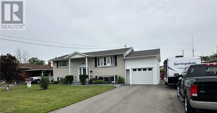 10 Madison Street, Fort Erie, ON, L2A 3Z8 - 2