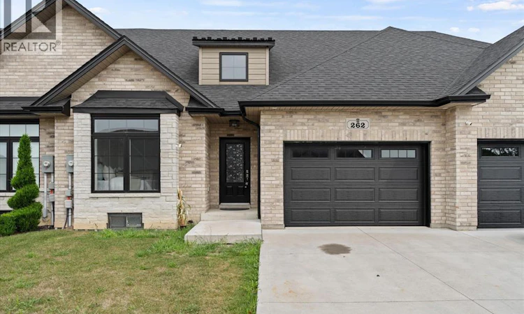 262 Livingstone Crescent