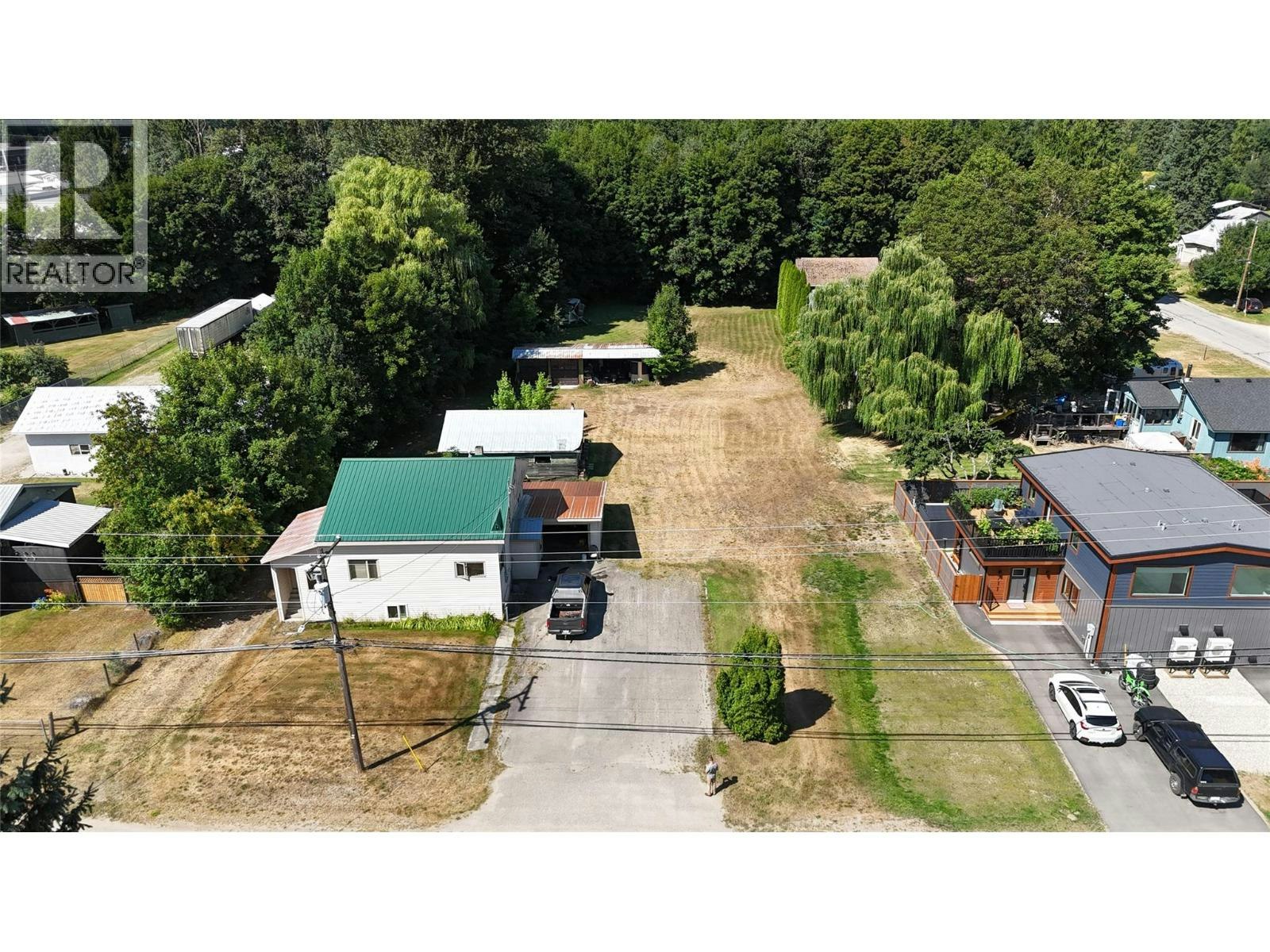 719 Big Eddy Road, Revelstoke, BC, V0E 2S0