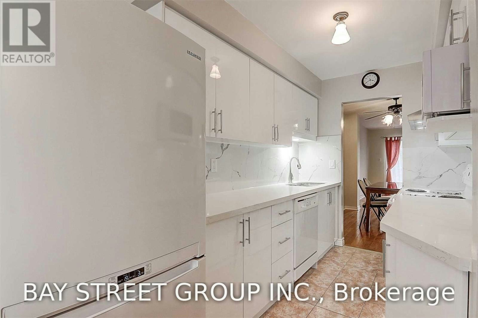 8 James Park Square, Toronto, ON, M1V 2E6 - 4
