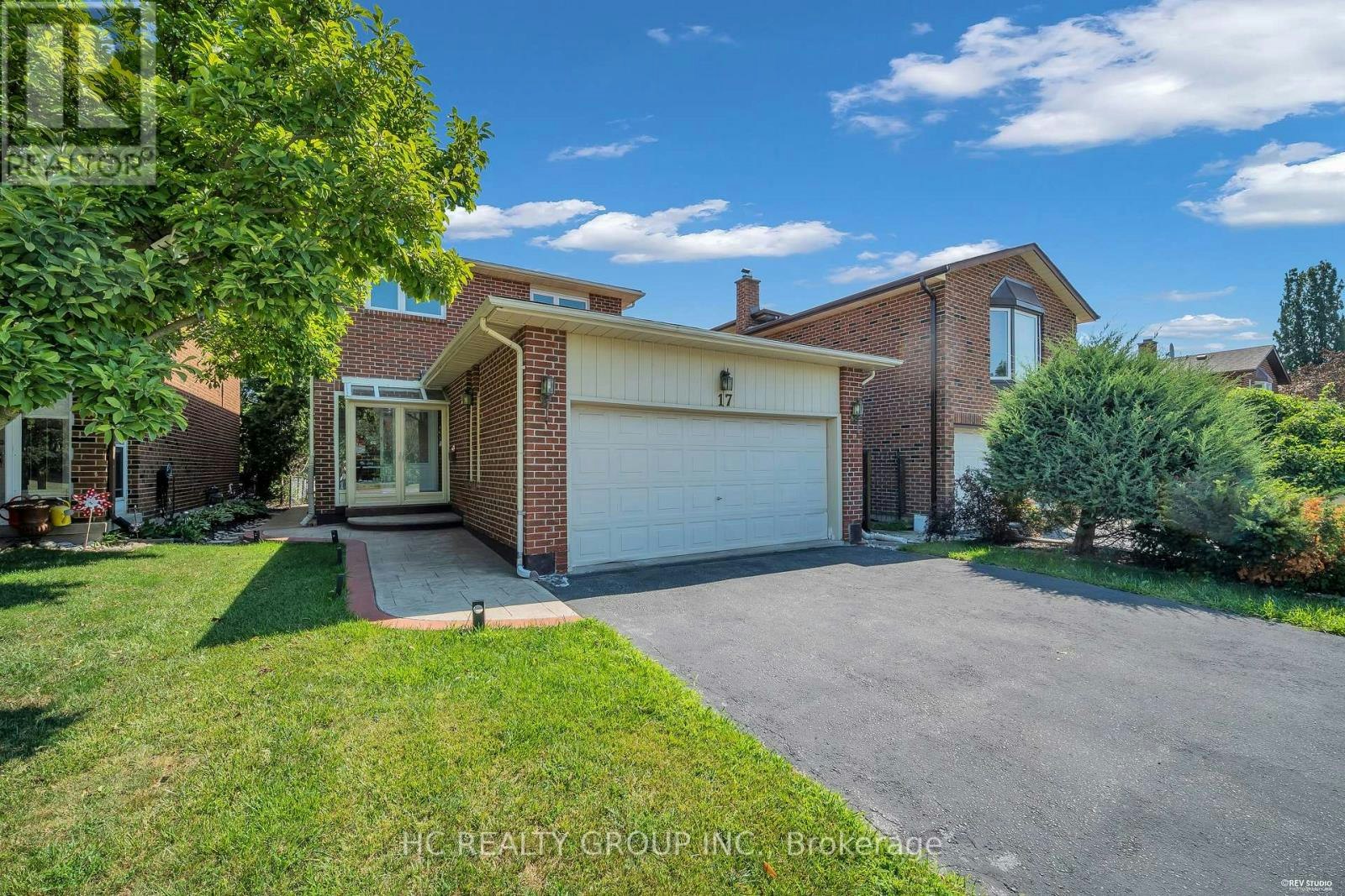 17 Pugsley Avenue, Richmond Hill, ON, L4C 8B6